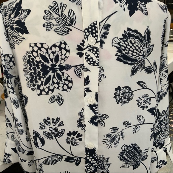 Banana Republic Blouse Navy White Floral Button Back Statement Sleeve Medium New - Picture 5 of 13